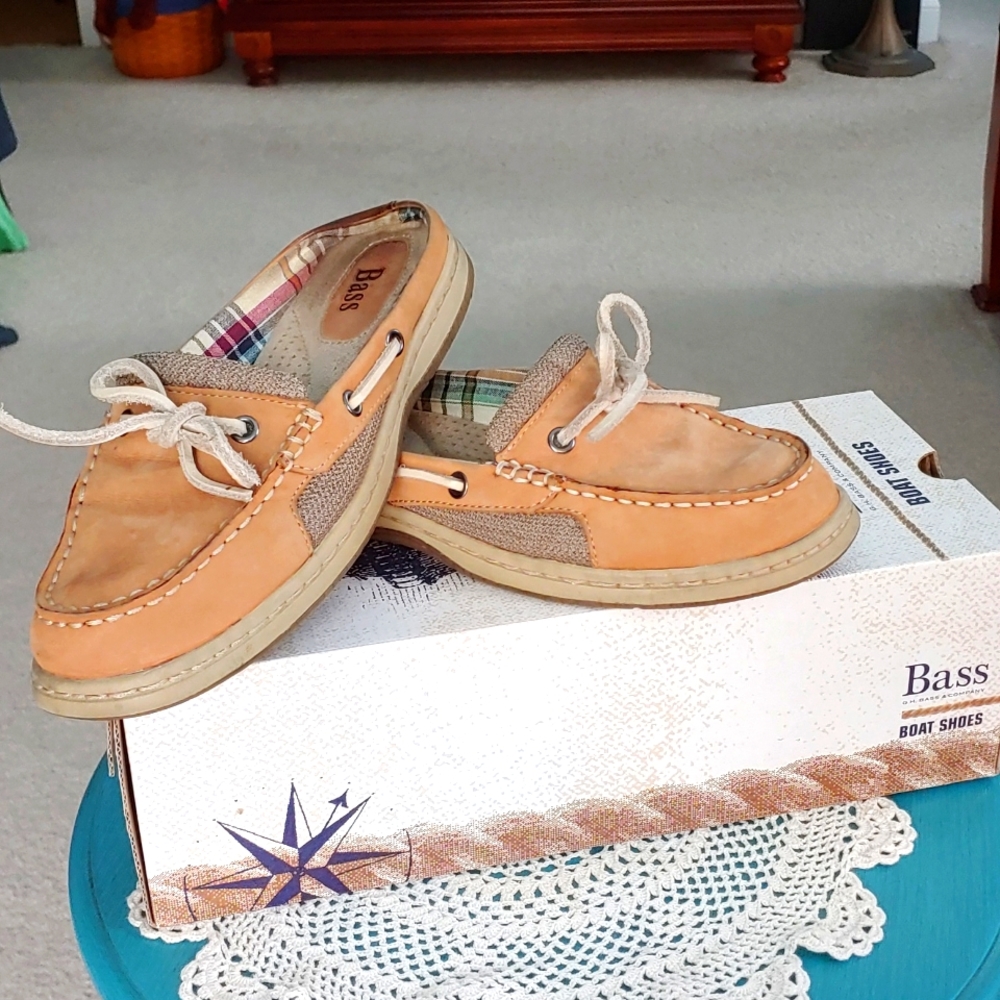Bass Women's Boat Shoes, Sz 7. Sand color
